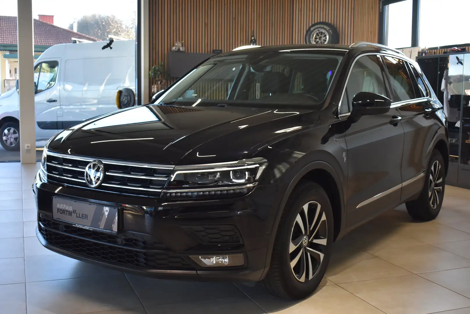 Volkswagen Tiguan 1.5 TSI //IQ.DRIVE Schwarz - 1