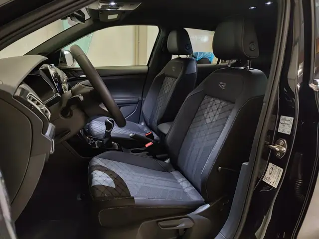 Volkswagen T-Cross view 9