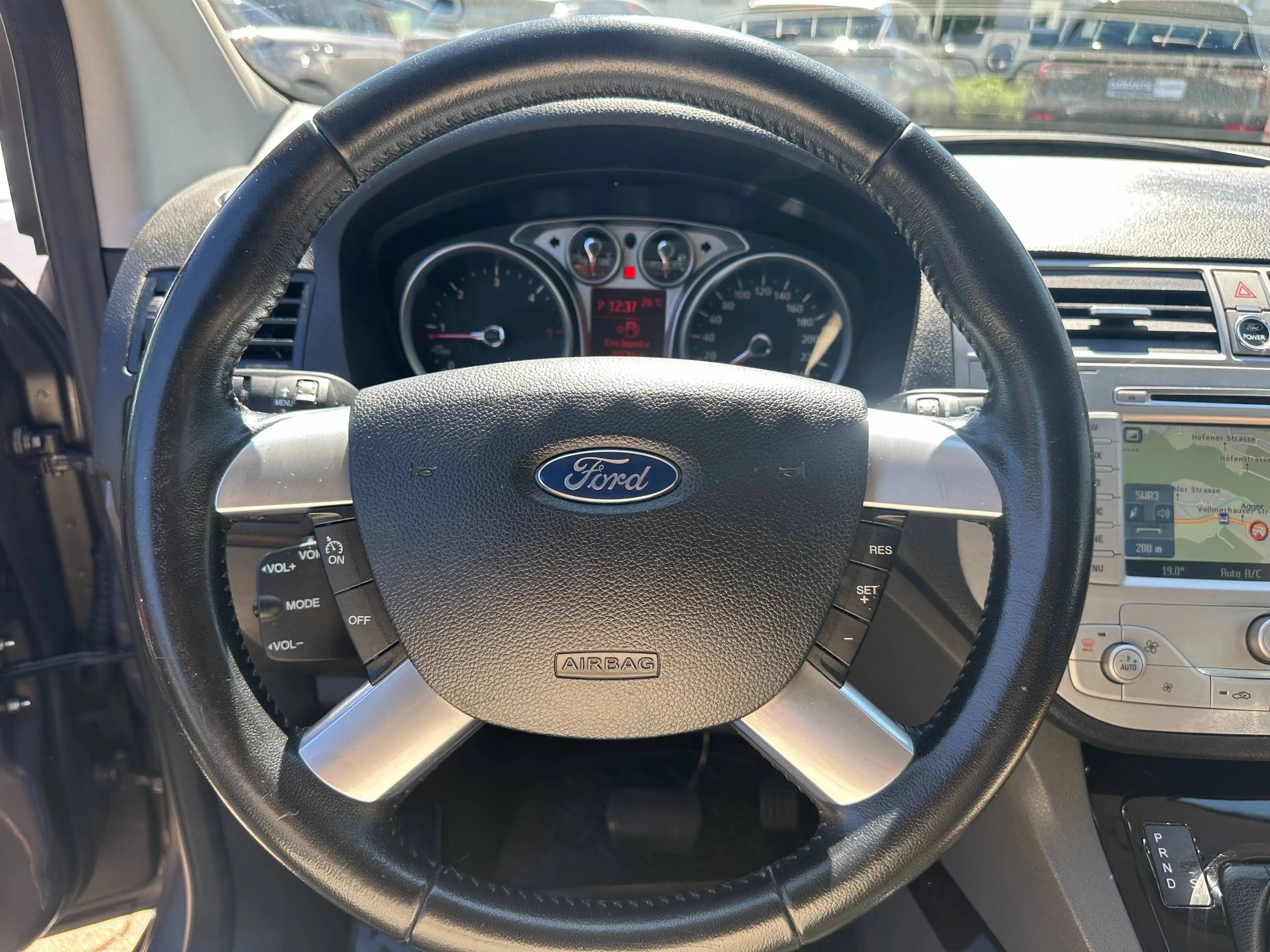Ford Kuga 2.0 TDCI Titanium Aut+4X4 Allrad+NAVI+T.LEDER+KLIMATRONIK+AHK+PDC+SHZ — photo 11