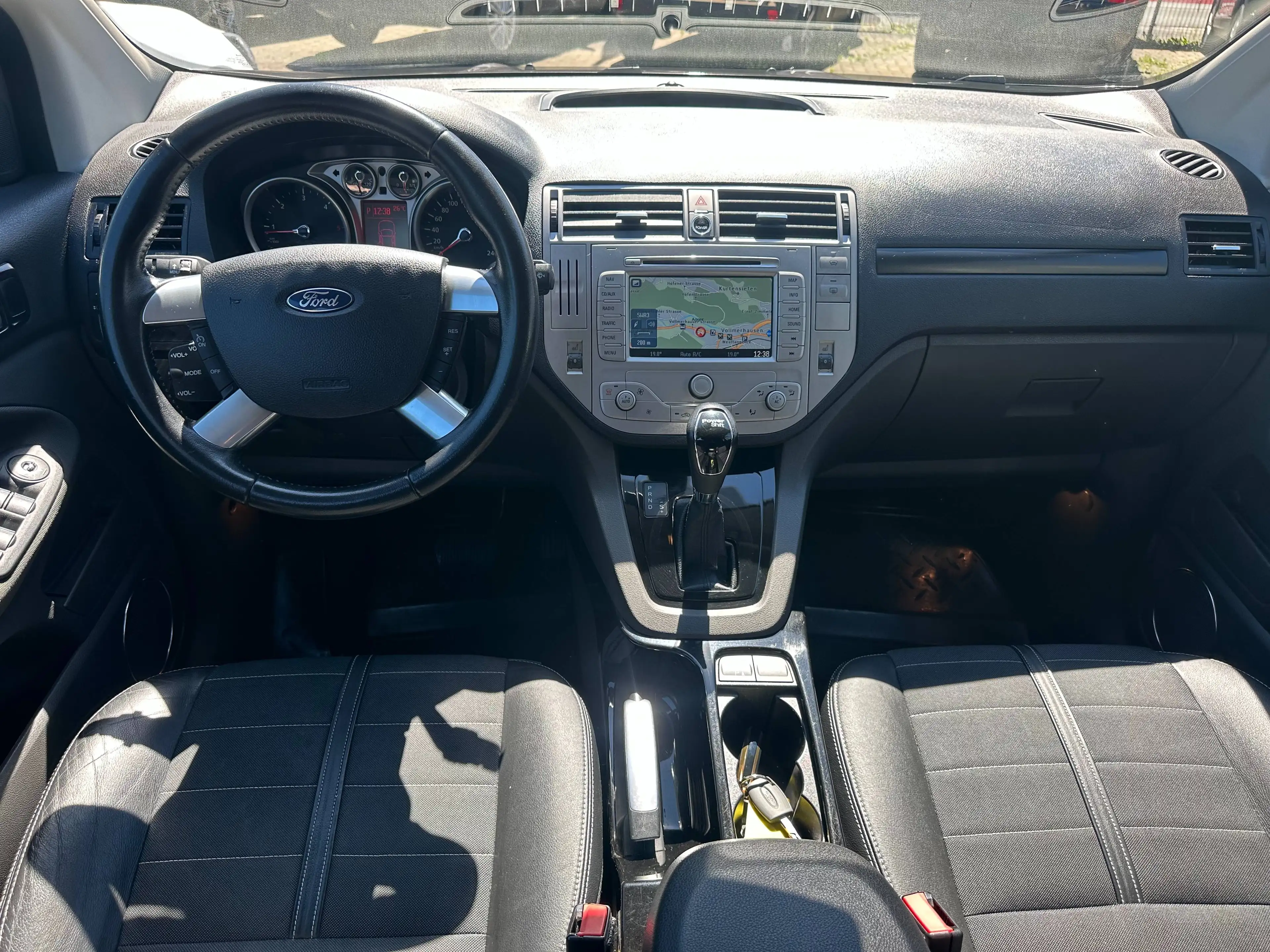 Ford Kuga 2.0 TDCI Titanium Aut+4X4 Allrad+NAVI+T.LEDER+KLIMATRONIK+AHK+PDC+SHZ — photo 15