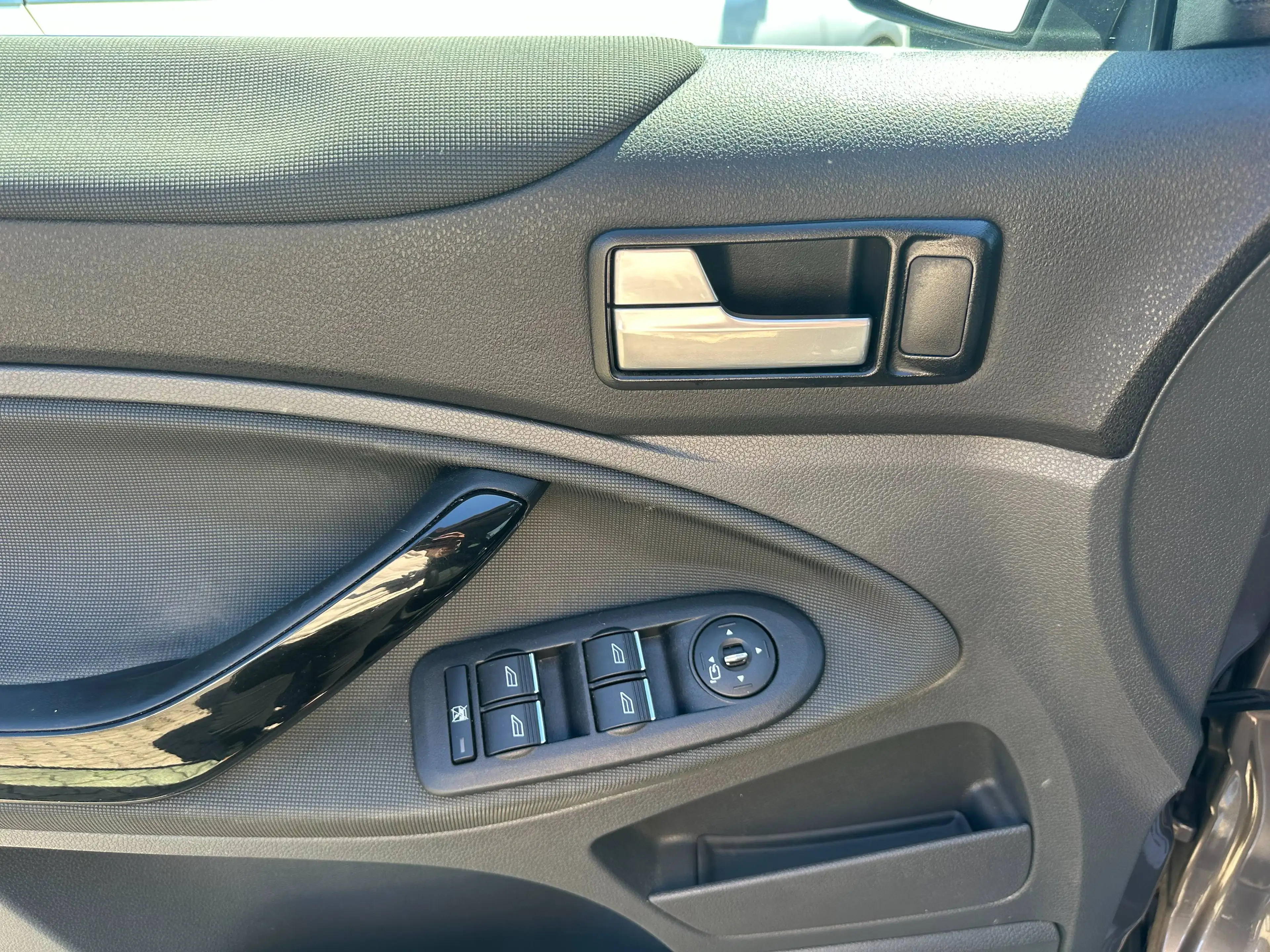 Ford Kuga 2.0 TDCI Titanium Aut+4X4 Allrad+NAVI+T.LEDER+KLIMATRONIK+AHK+PDC+SHZ — photo 7