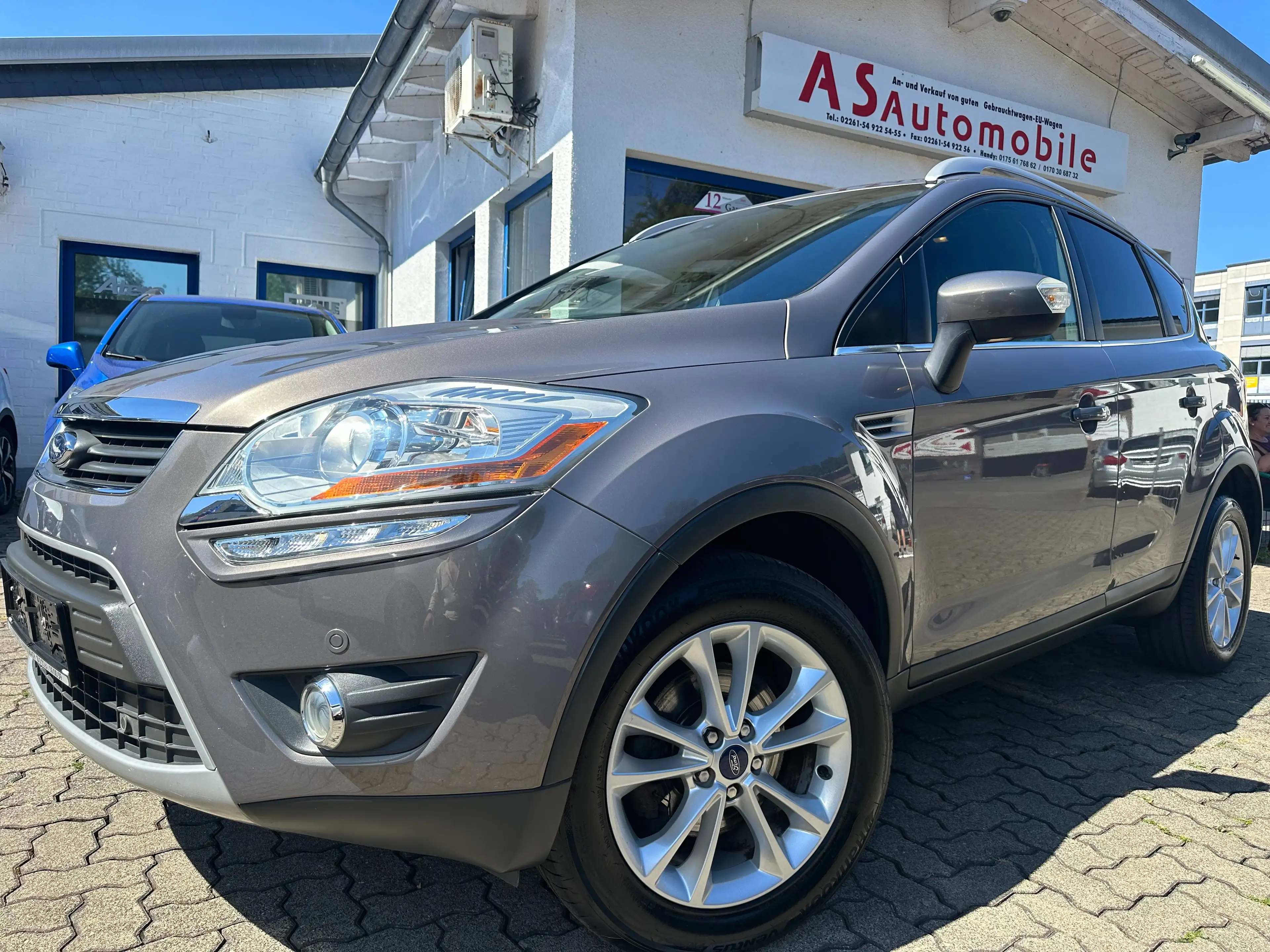 Ford Kuga 2.0 TDCI Titanium Aut+4X4 Allrad+NAVI+T.LEDER+KLIMATRONIK+AHK+PDC+SHZ