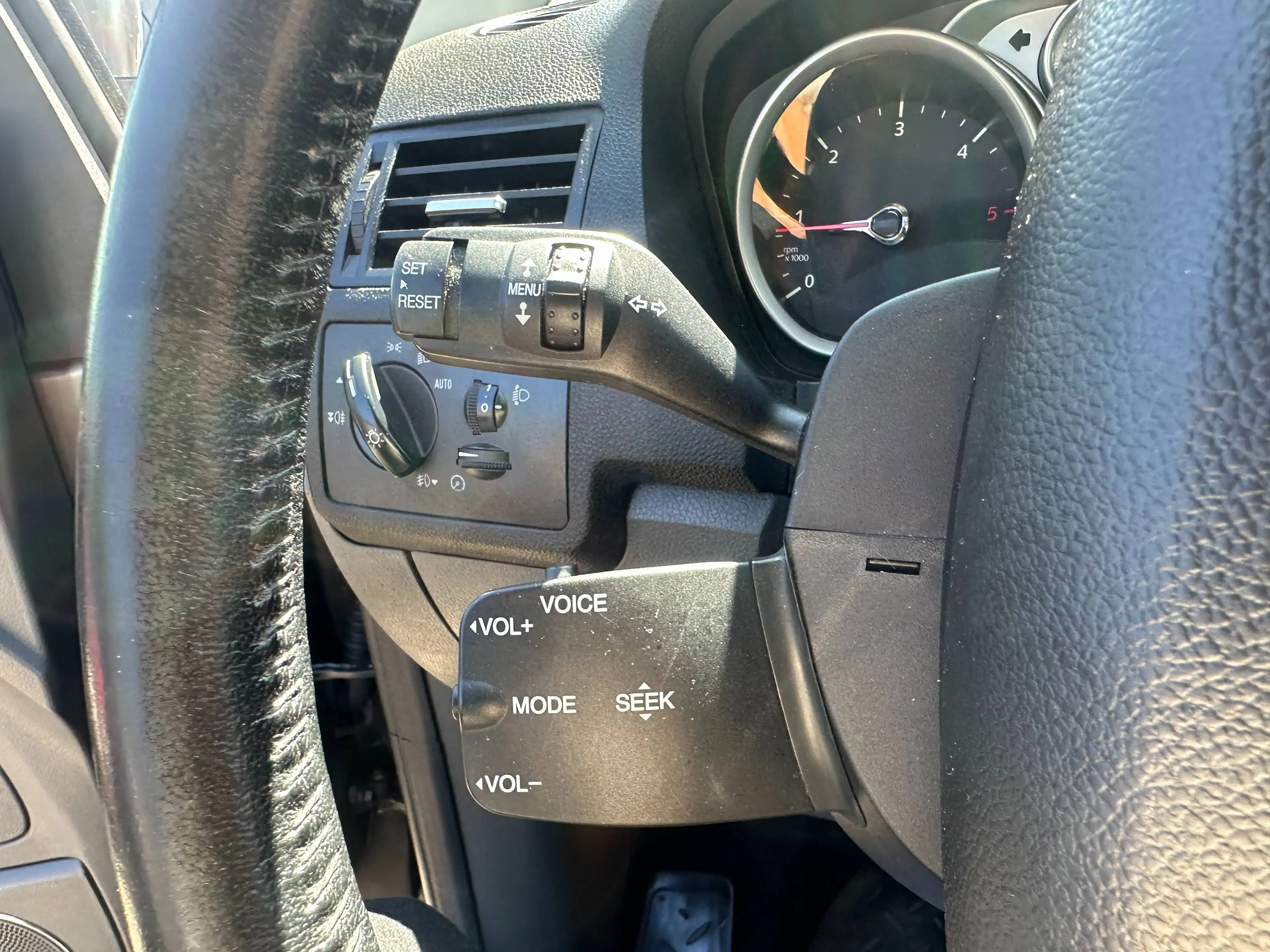 Ford Kuga 2.0 TDCI Titanium Aut+4X4 Allrad+NAVI+T.LEDER+KLIMATRONIK+AHK+PDC+SHZ — photo 12