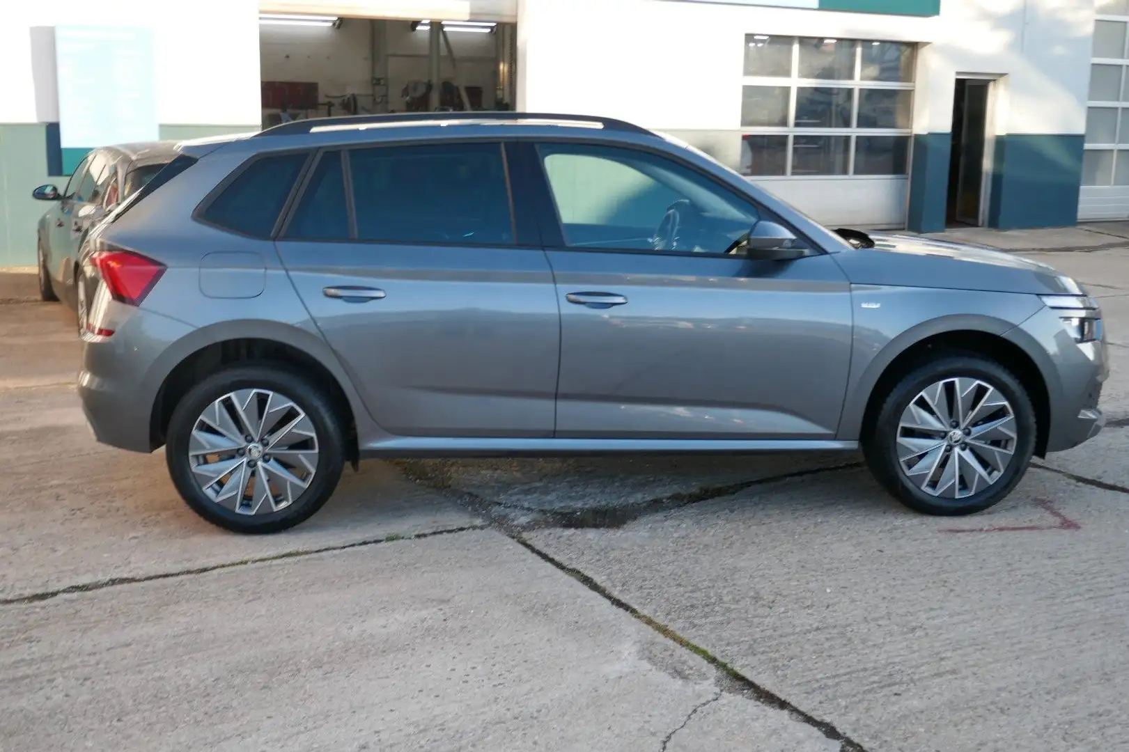 Skoda Kamiq Tour DSG AHK/NAV/LED/SHZ Grau - 2