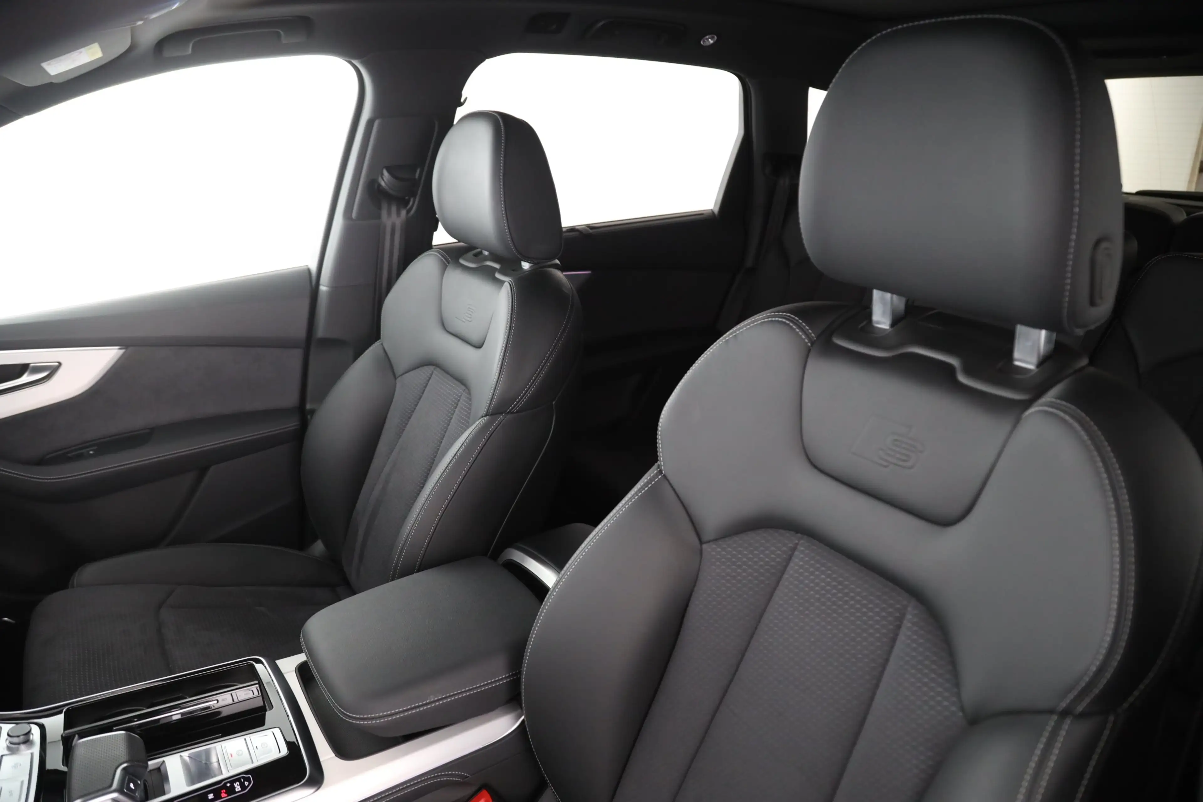 Audi SQ7 TFSI quattro tiptr. 7-Sitzer | AHK | PANO — photo 12