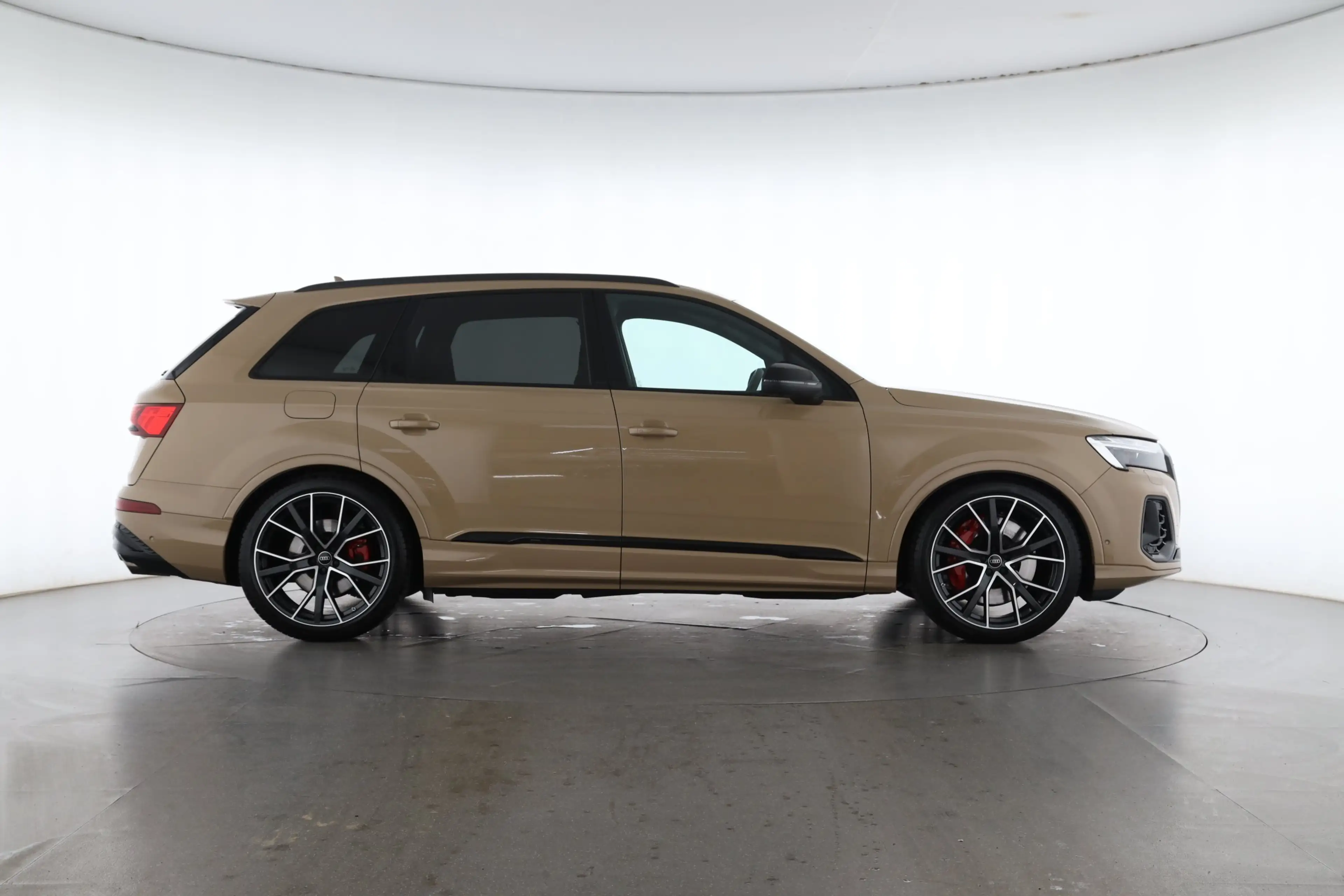 Audi SQ7 TFSI quattro tiptr. 7-Sitzer | AHK | PANO — photo 7
