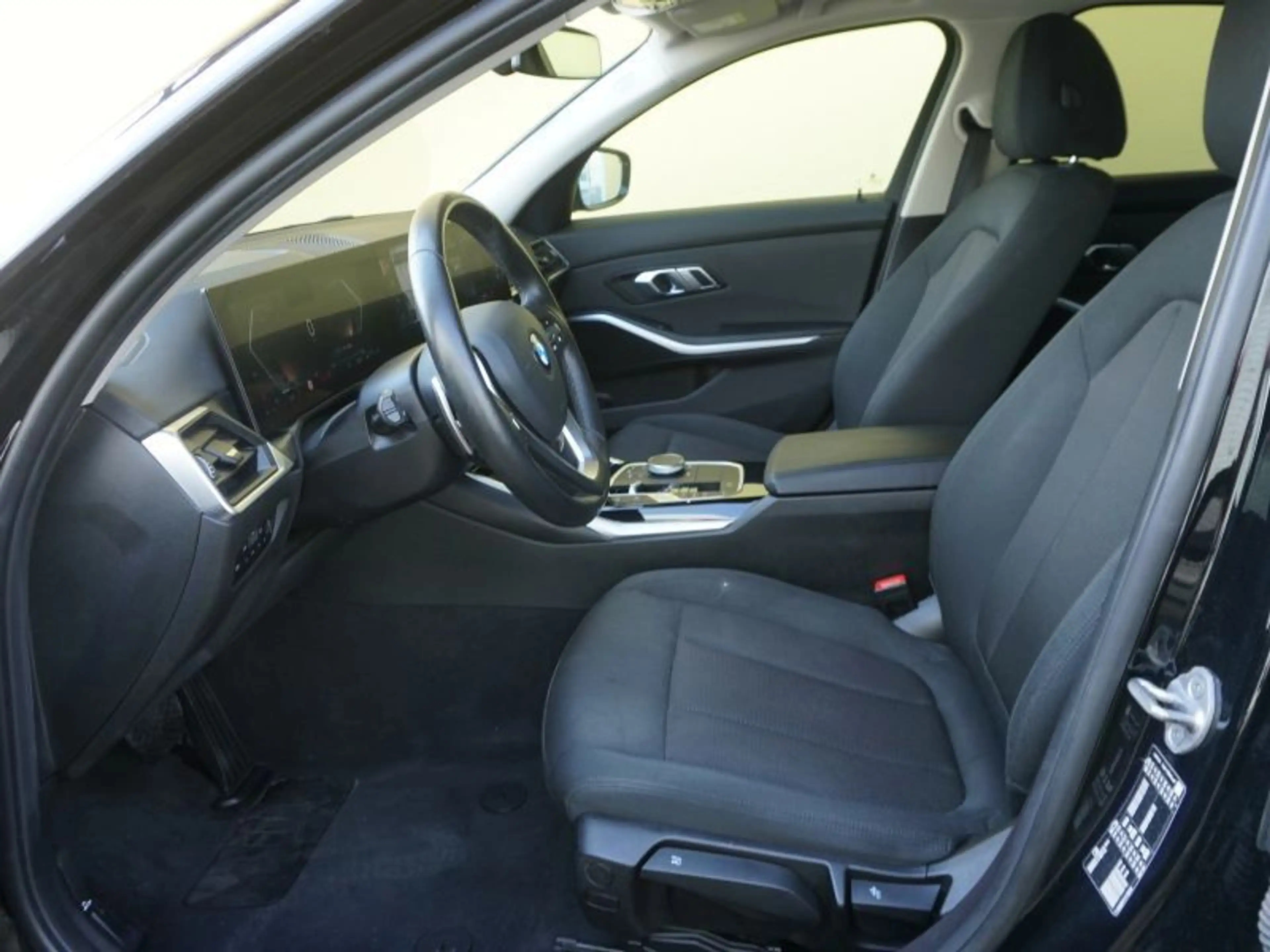 BMW 316 d Limousine Aut. *WIDESCREEN+AHV* — photo 6