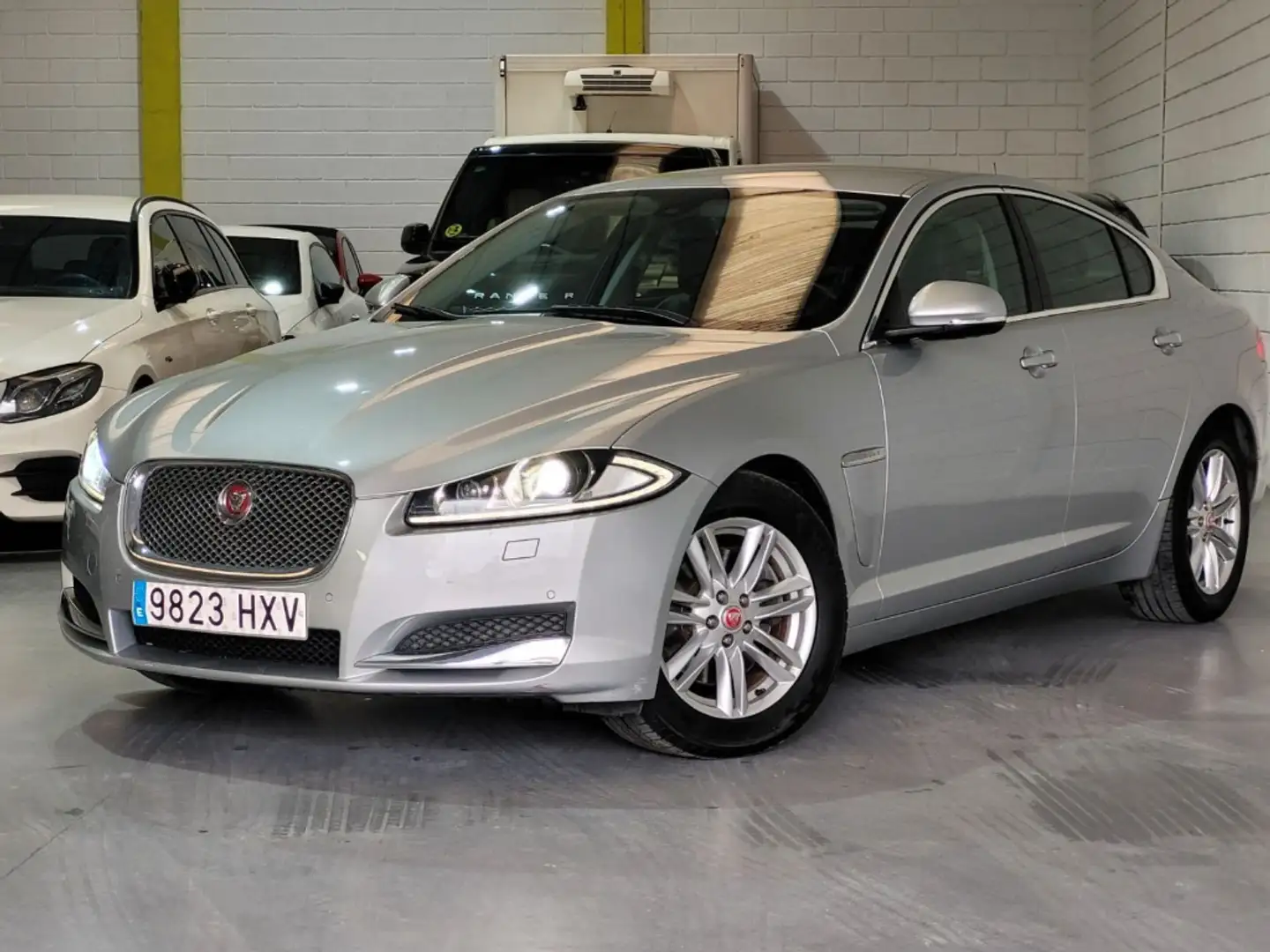 Jaguar XF 2.2 Diesel Premium Luxury Aut. Gris - 1