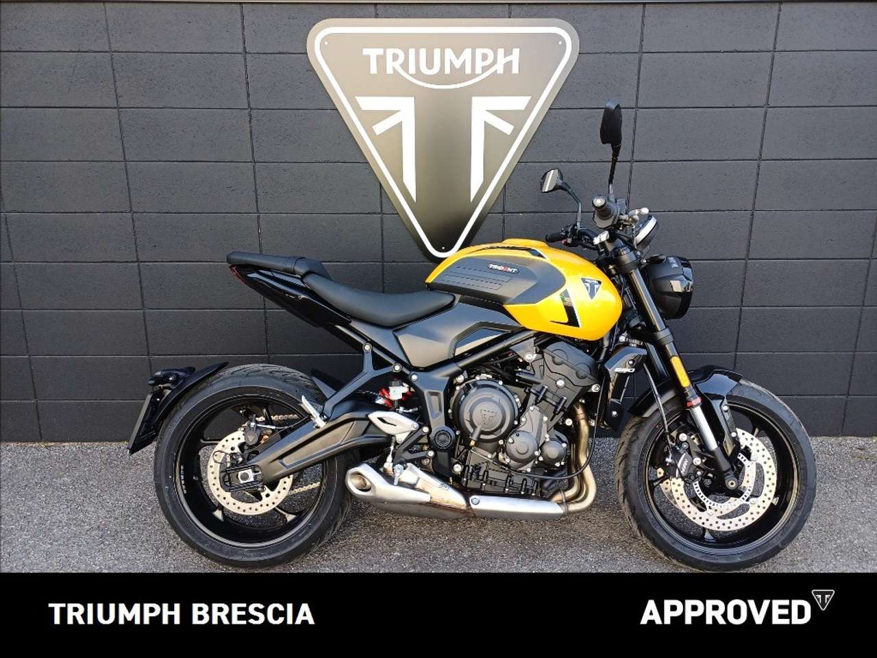 Triumph Trident 660 Cosmic Yellow Abs