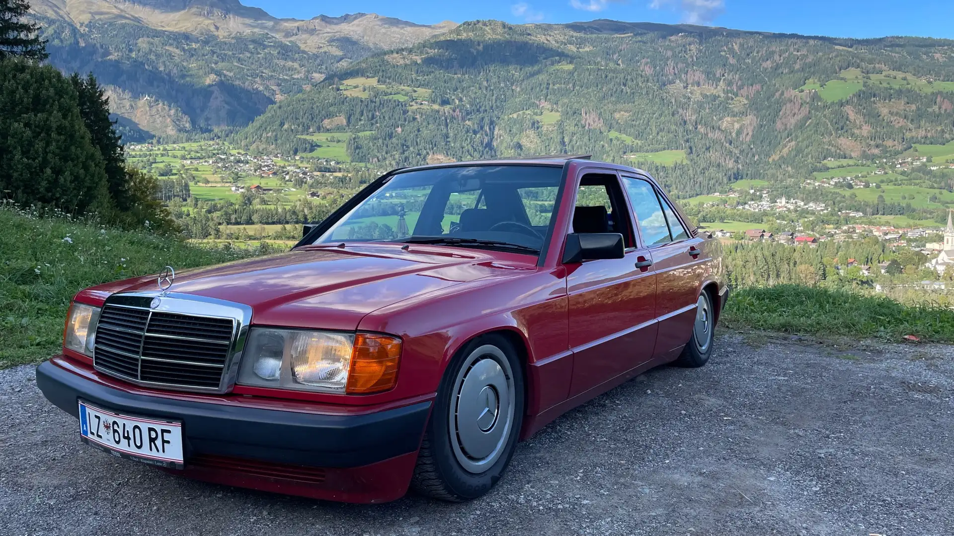 Mercedes-Benz 190 E 1,8 Czerwony - 1