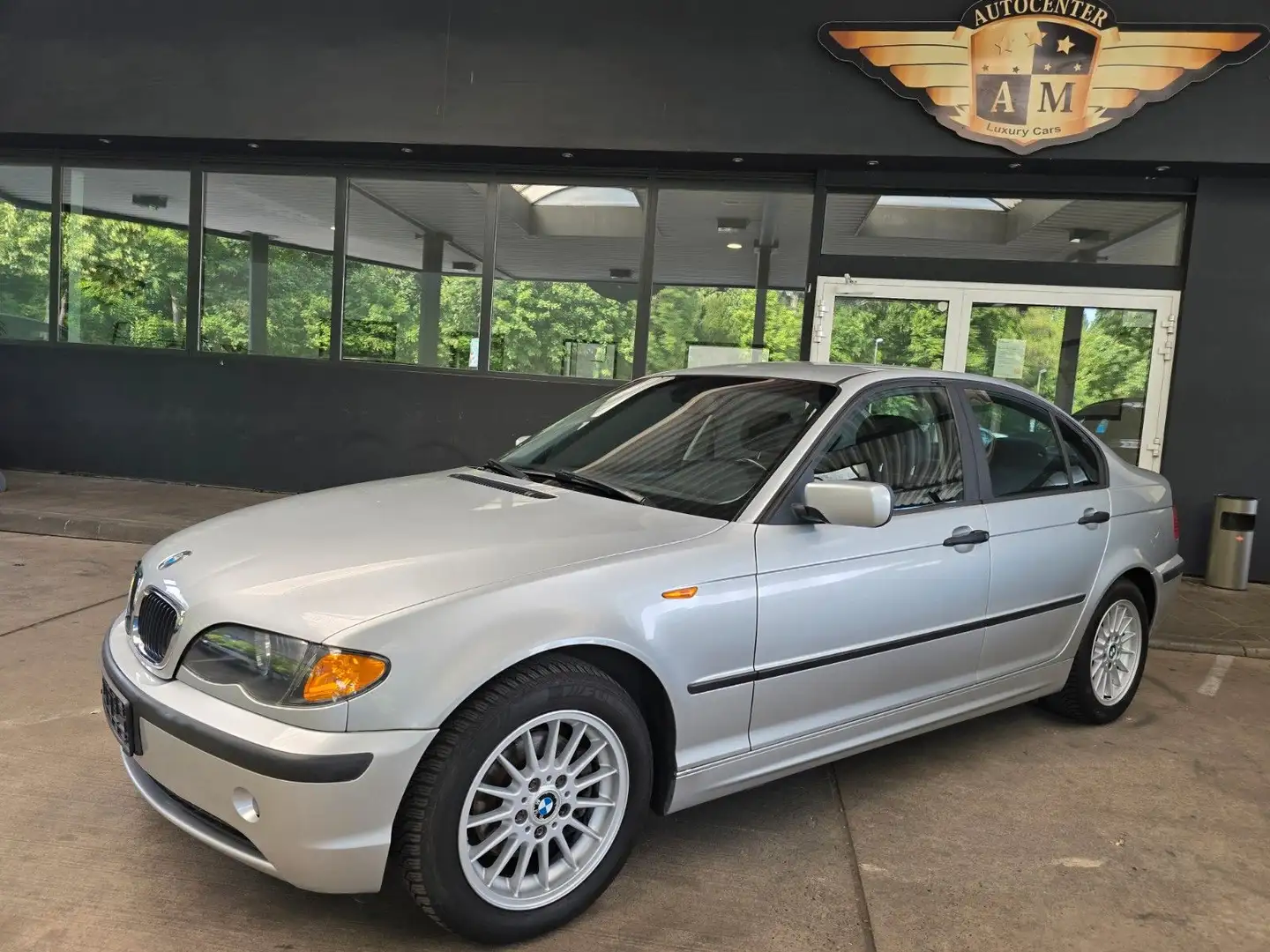 BMW 318 i Lim. KLIMA/PDC/SITZHEIZUNG/KOMFORT Plateado - 1