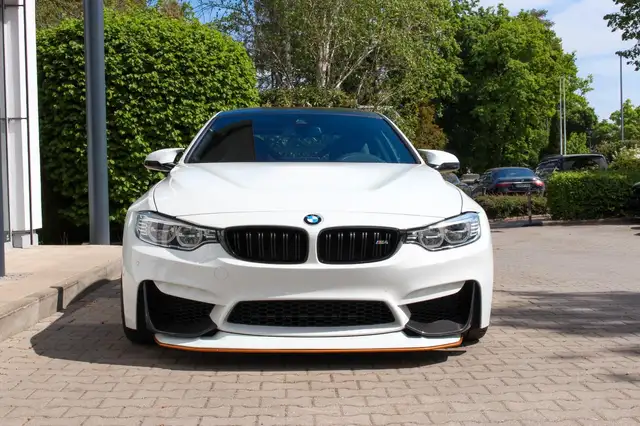 BMW M4 view 2