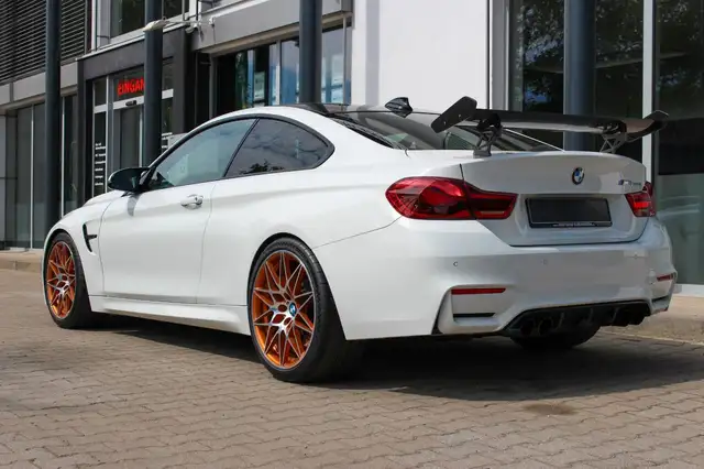 BMW M4 view 7