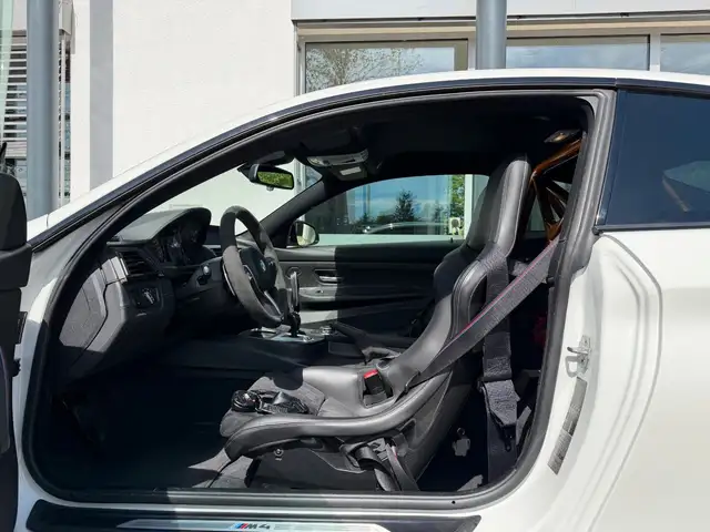 BMW M4 view 10