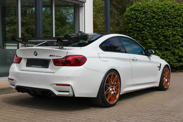 BMW M4 view 5