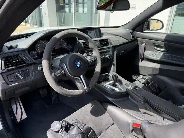 BMW M4 view 13