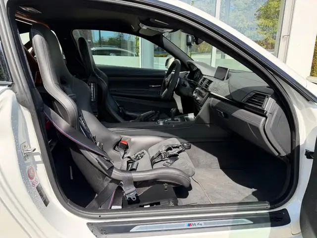 BMW M4 view 15