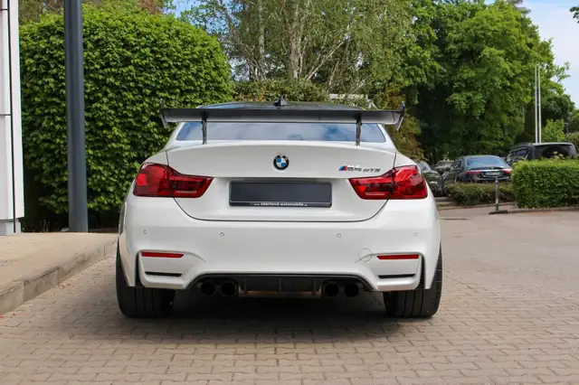 BMW M4 view 6