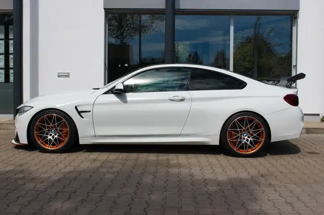 BMW M4 view 8