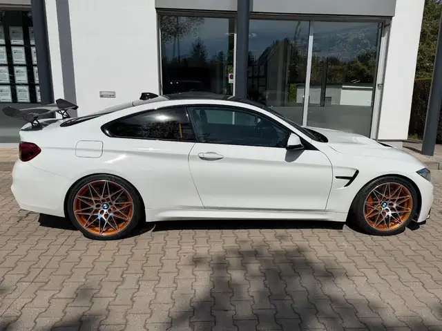 BMW M4 view 4