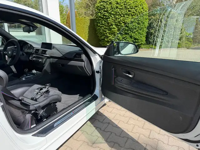 BMW M4 view 14