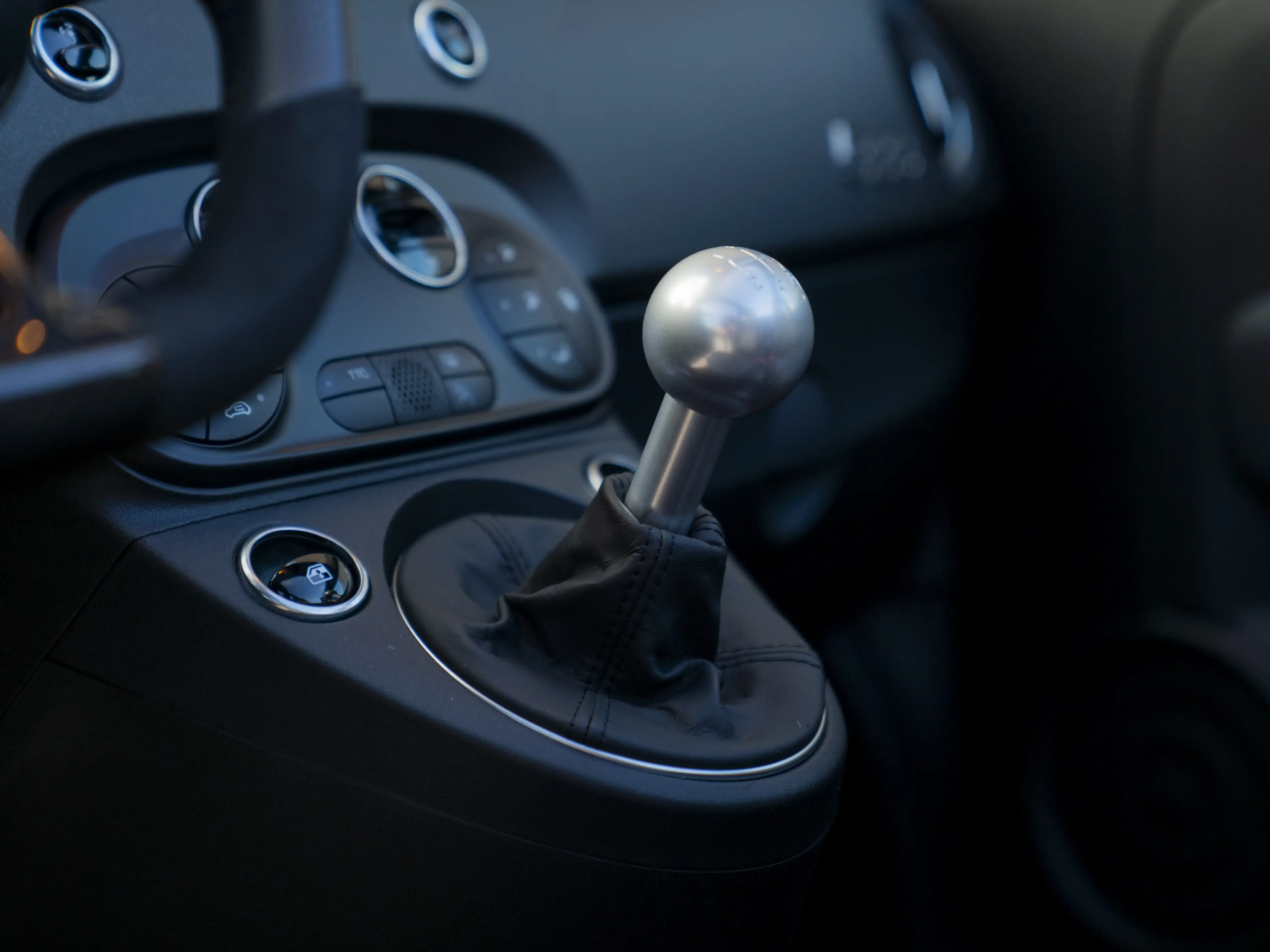 Abarth 595C Competizione | Blu Rally matte — photo 10