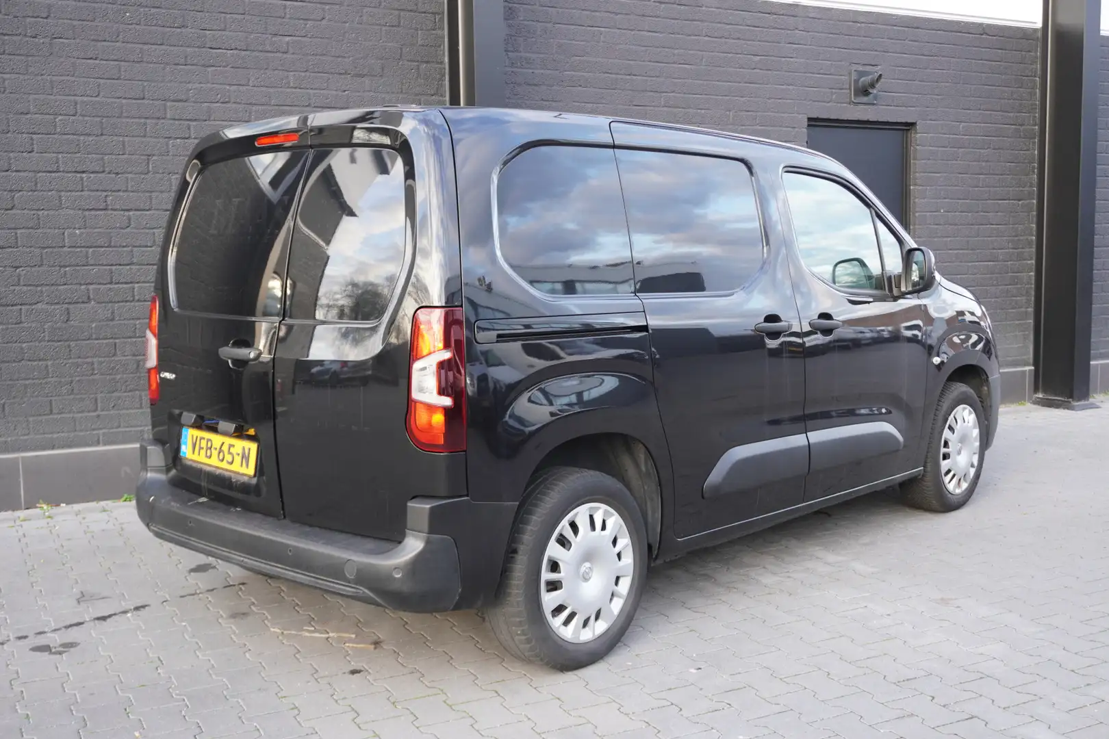 Opel Combo 1.5D 100PK EURO 6 - Airco - Navi - Cruise - €10.49 Zwart - 2