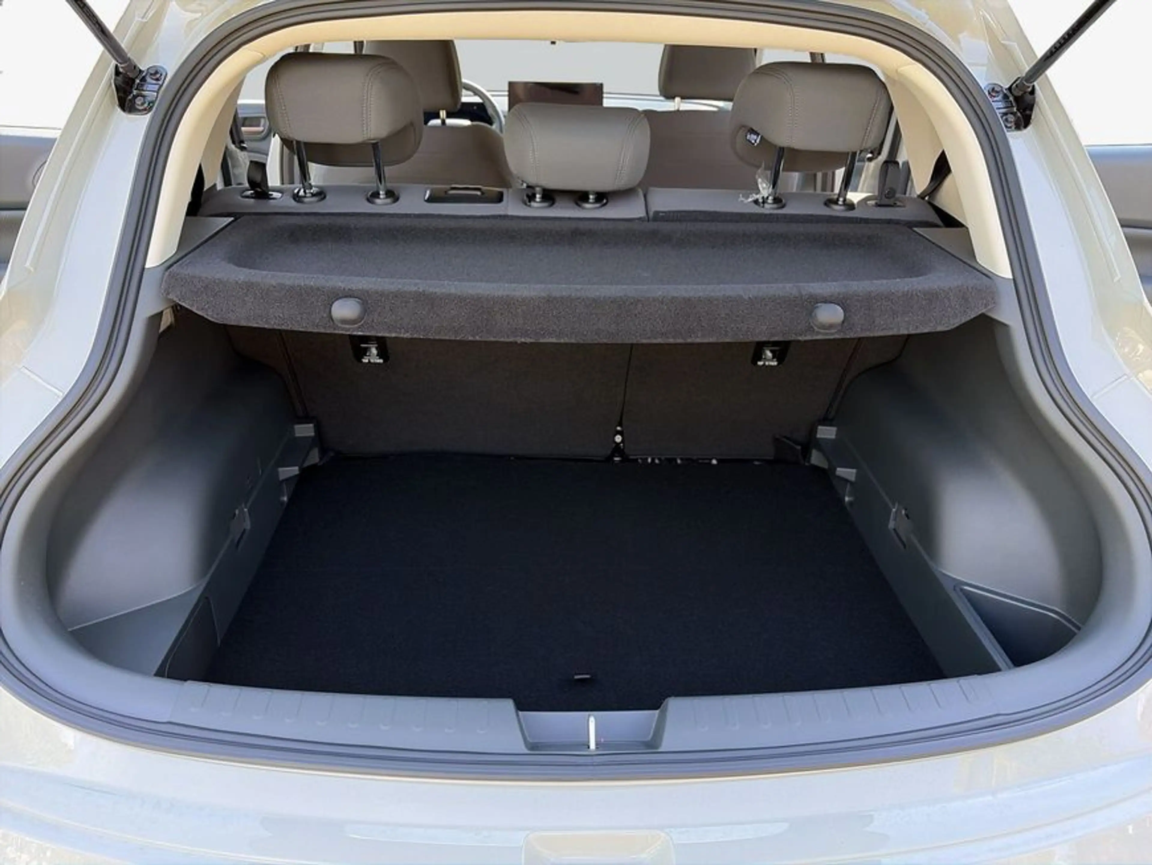 GWM Others Ora 05 Voll Hybrid 223PS Premium — photo 8
