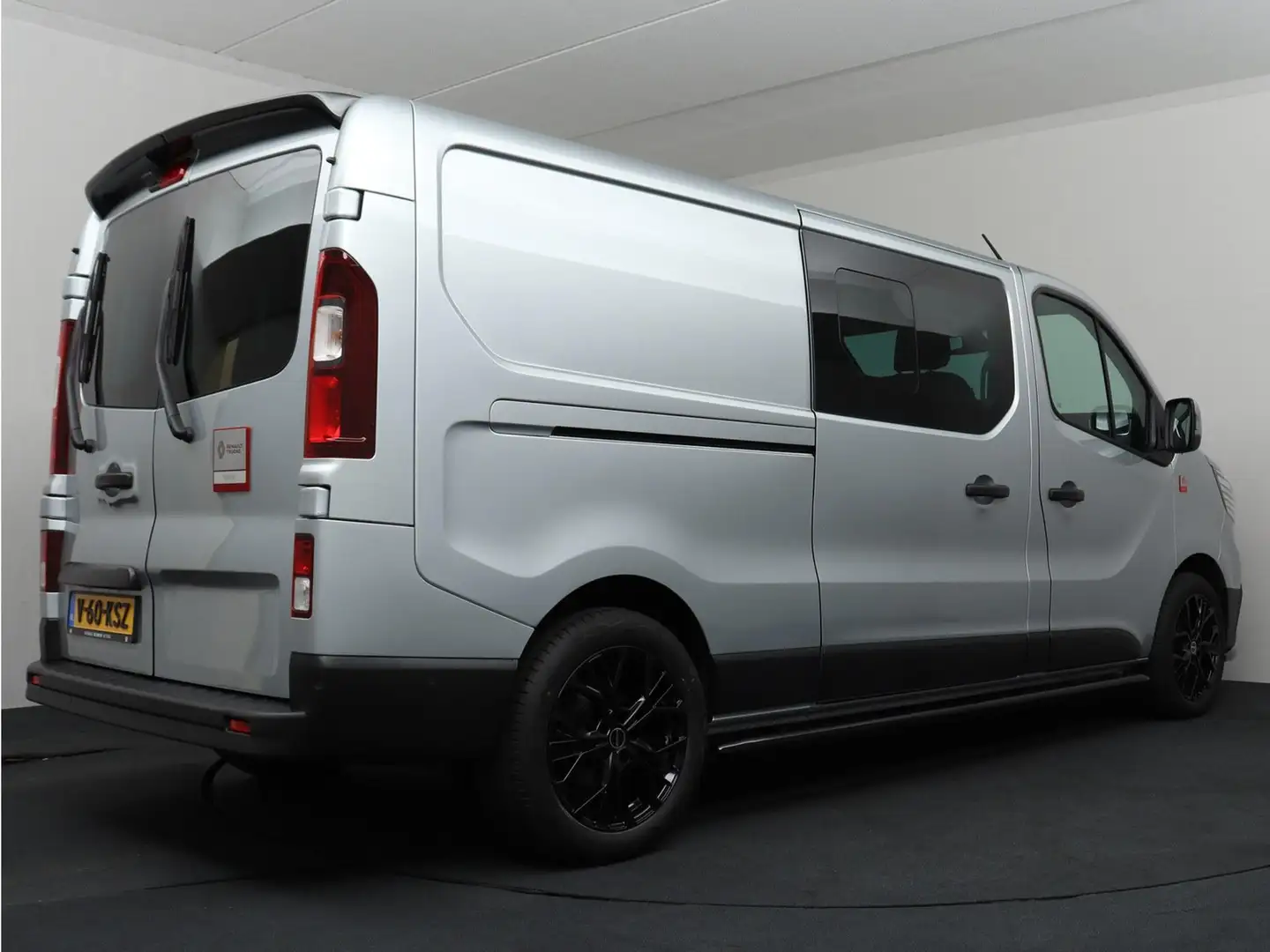 Renault Trafic 2.0 Blue dCi EDC 170 pk T29 L2H1 Extra DC BLACK ED Silber - 2