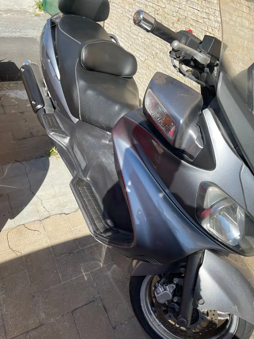 Suzuki Burgman 650 Grau - 2