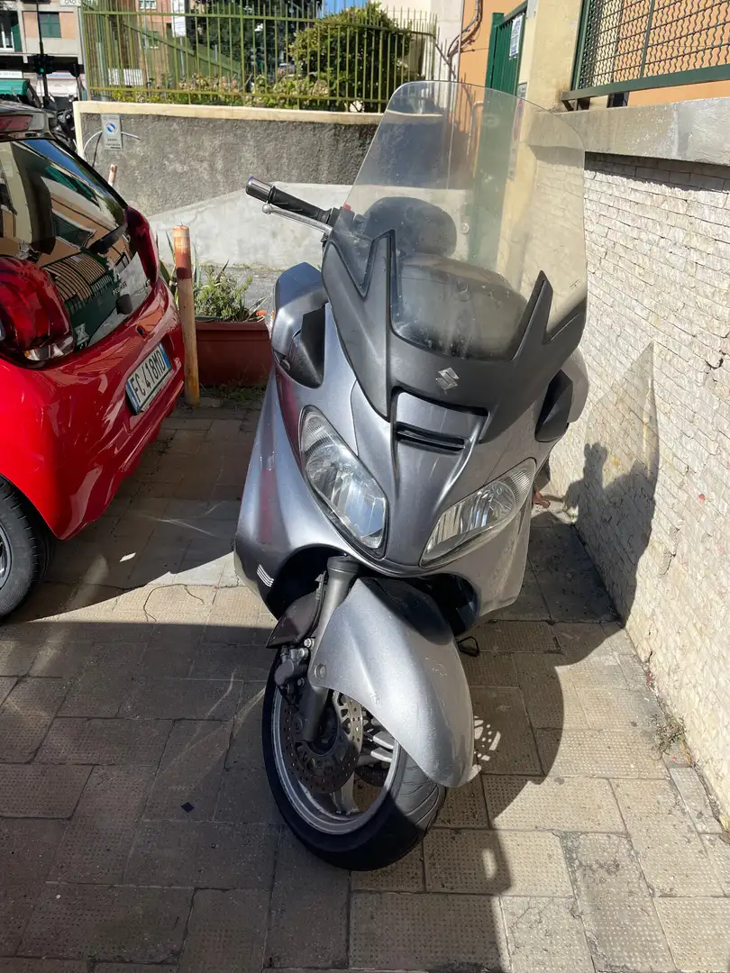 Suzuki Burgman 650 Grau - 1