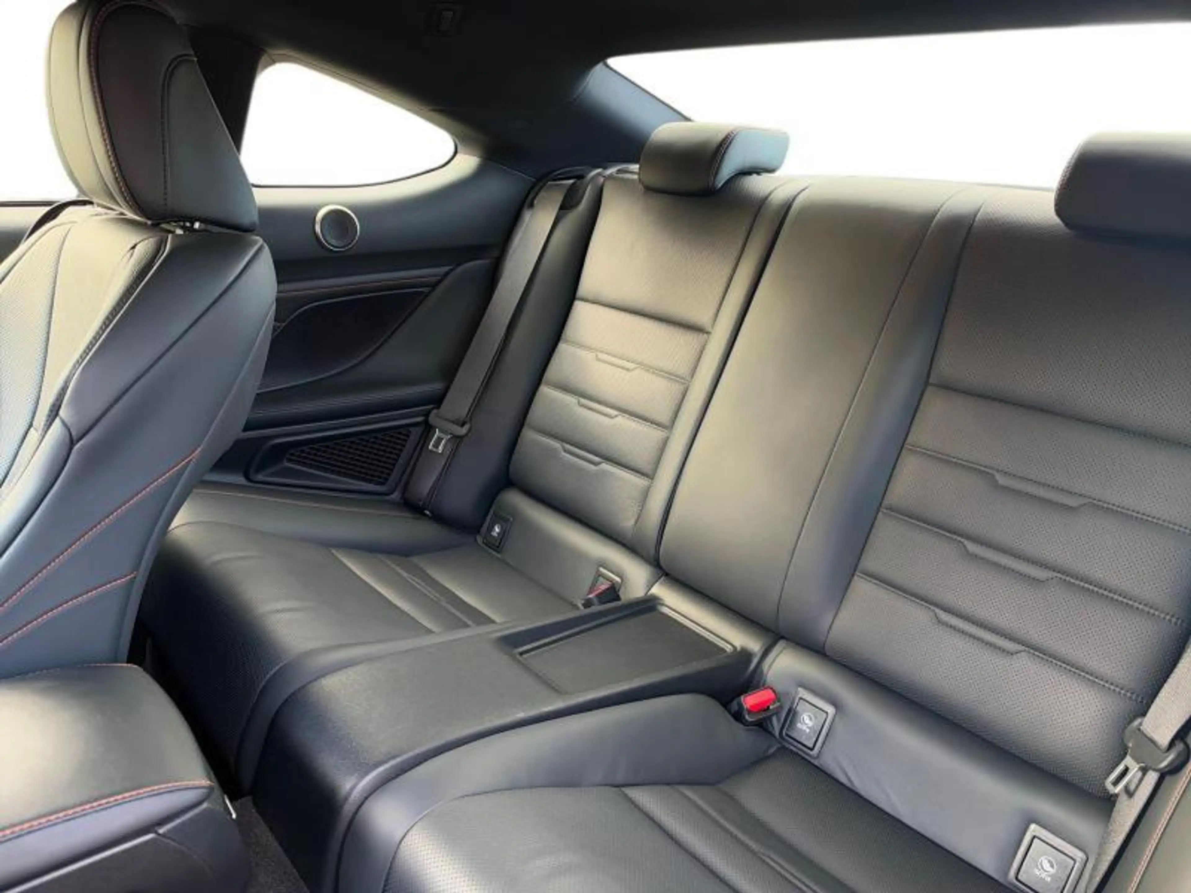 Lexus RC 300h F-Sport Line — photo 10