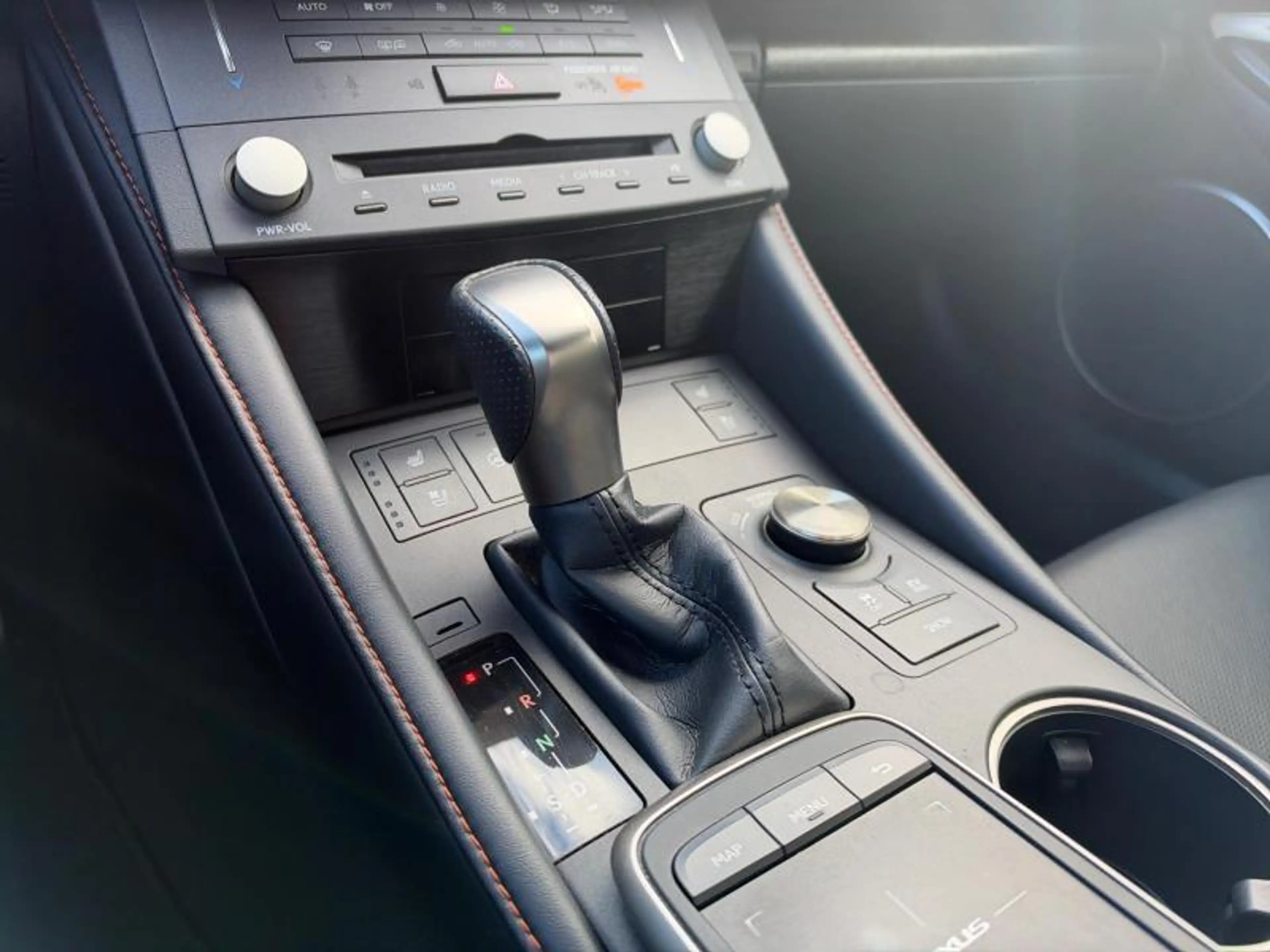 Lexus RC 300h F-Sport Line — photo 18