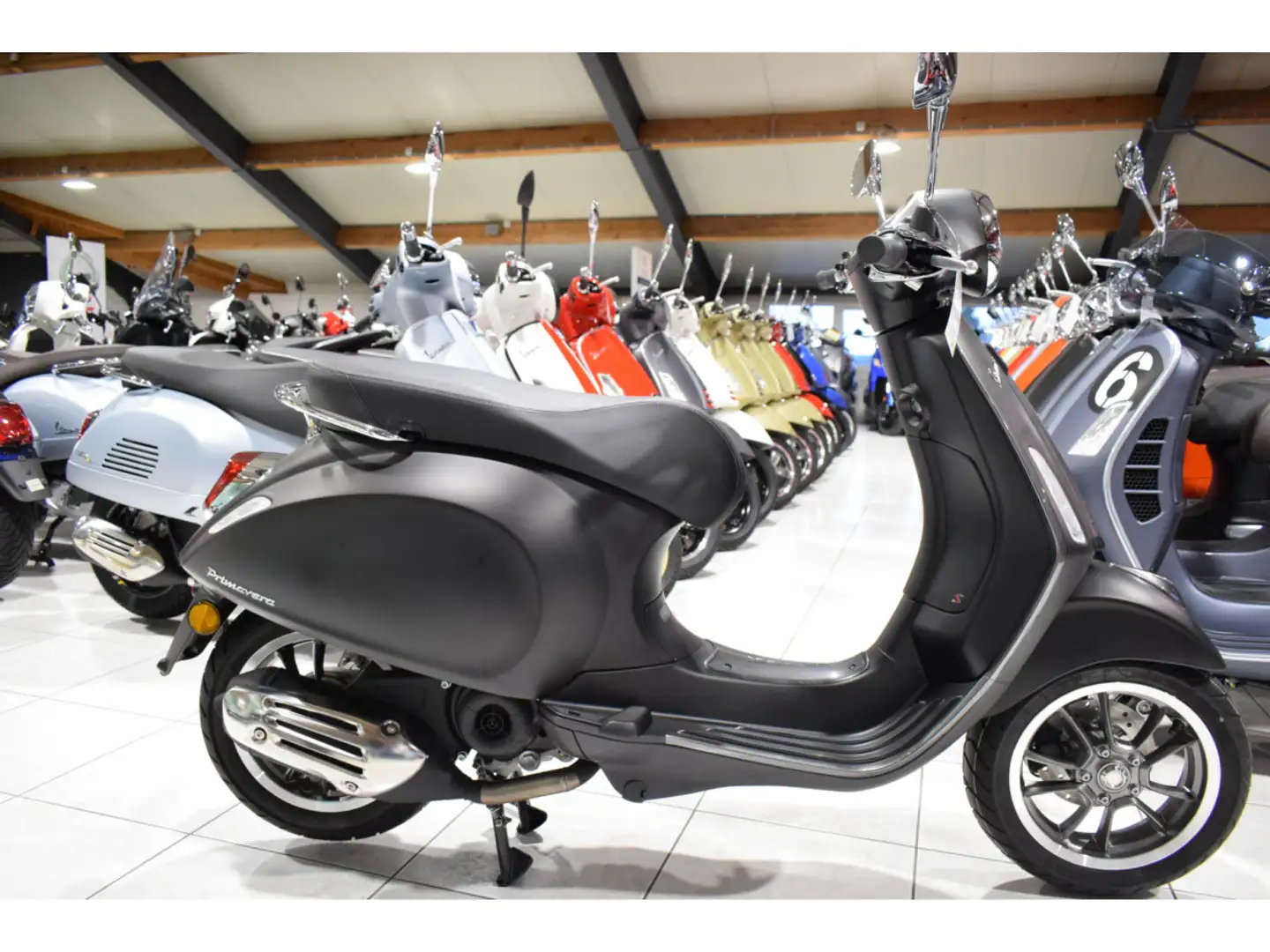 Vespa Primavera 50 S  Noir Matte Zwart - 1