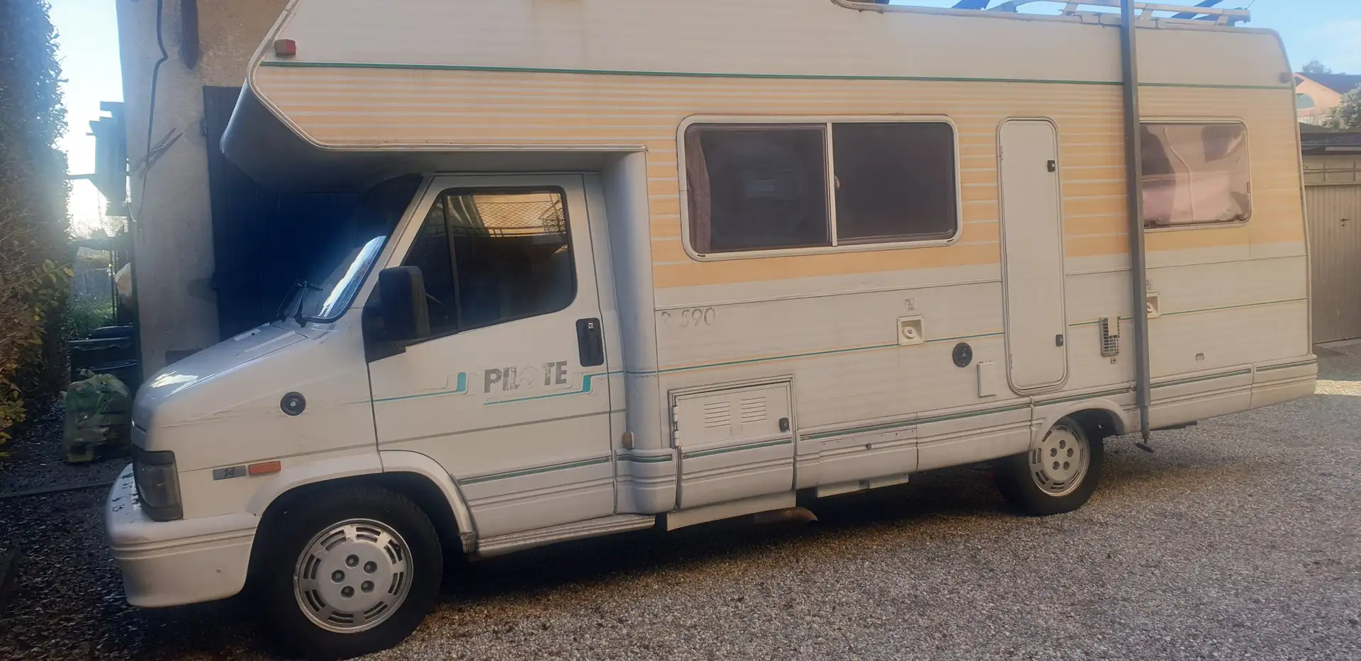 Caravans-Wohnm Pilote R590 Beige - 1
