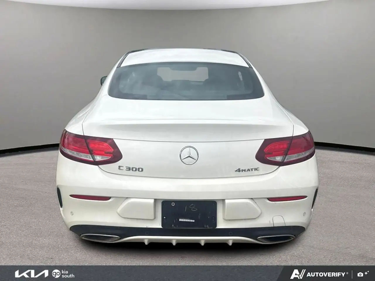 Mercedes-Benz C-Class снимка Mercedes-Benz C-Class