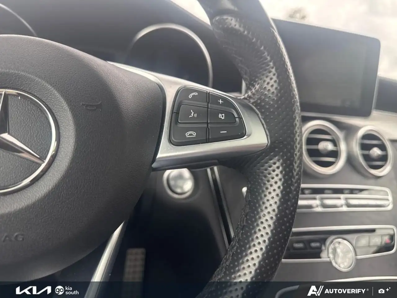 Mercedes-Benz C-Class снимка Mercedes-Benz C-Class