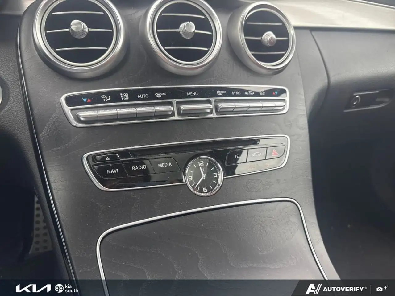 Mercedes-Benz C-Class снимка Mercedes-Benz C-Class