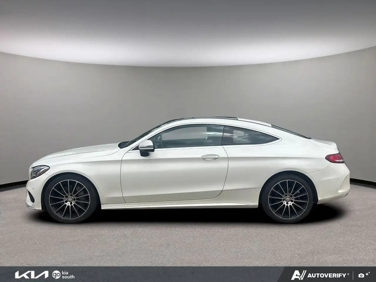Mercedes-Benz C-Class снимка Mercedes-Benz C-Class