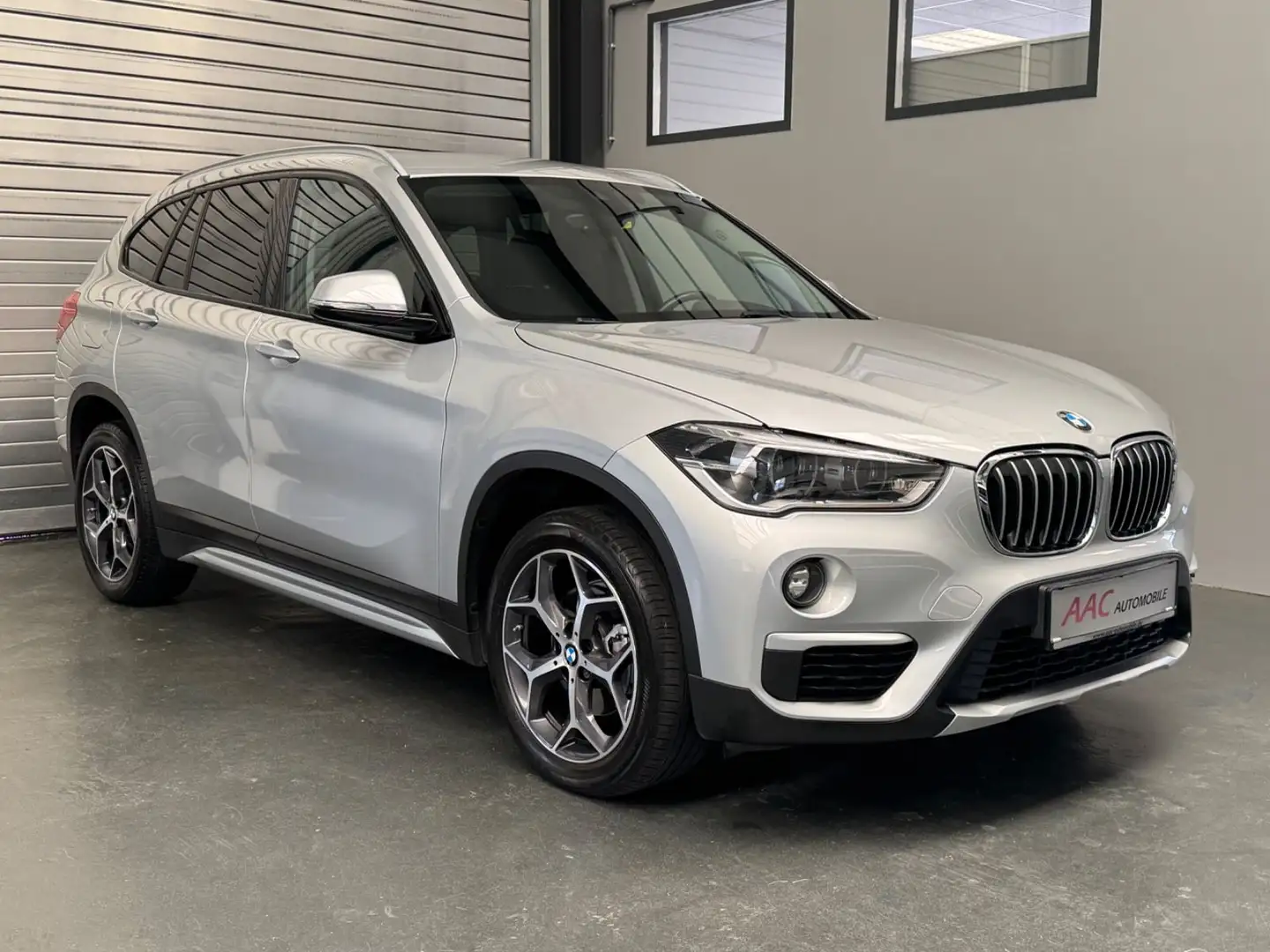 BMW X1 sDrive 18 i xLine/Navi/Teilleder/Tempomat Argent - 1