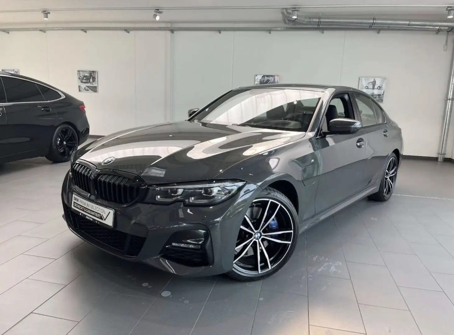 BMW Active Hybrid 3 330e m-sport PHEV Grau - 2