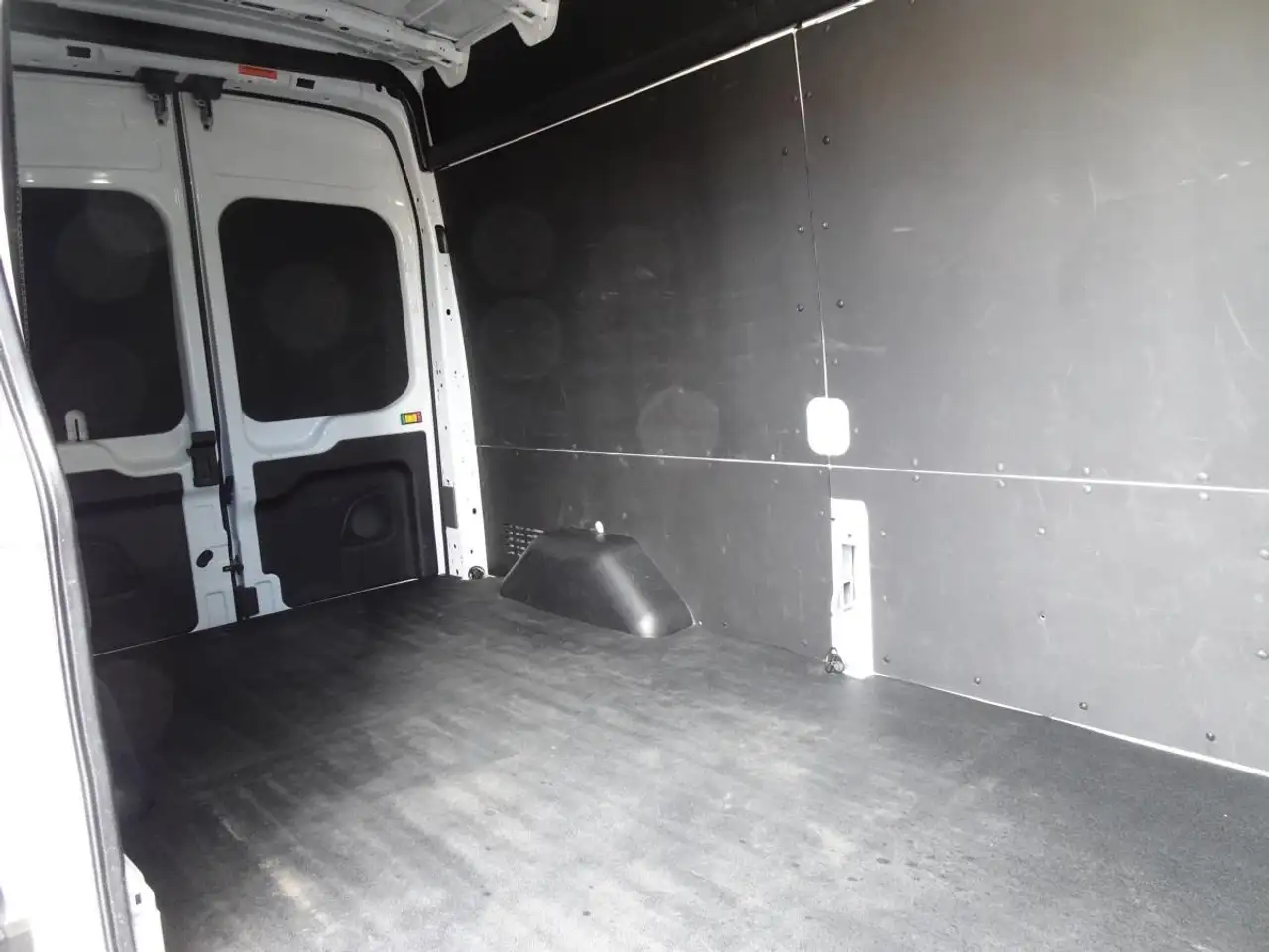Ford Transit Cargo Van снимка Ford Transit Cargo Van