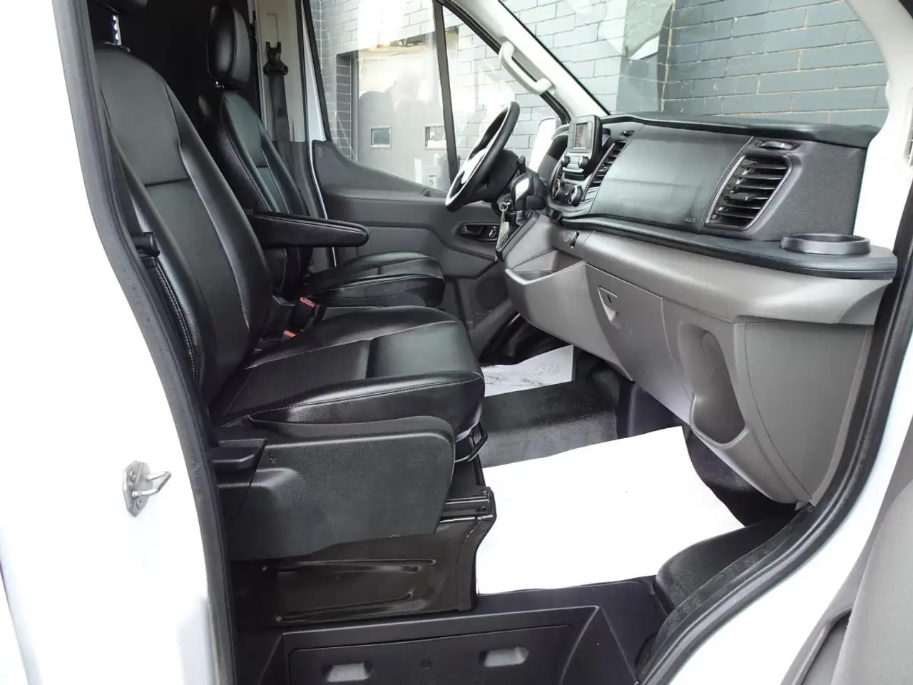 Ford Transit Cargo Van снимка Ford Transit Cargo Van