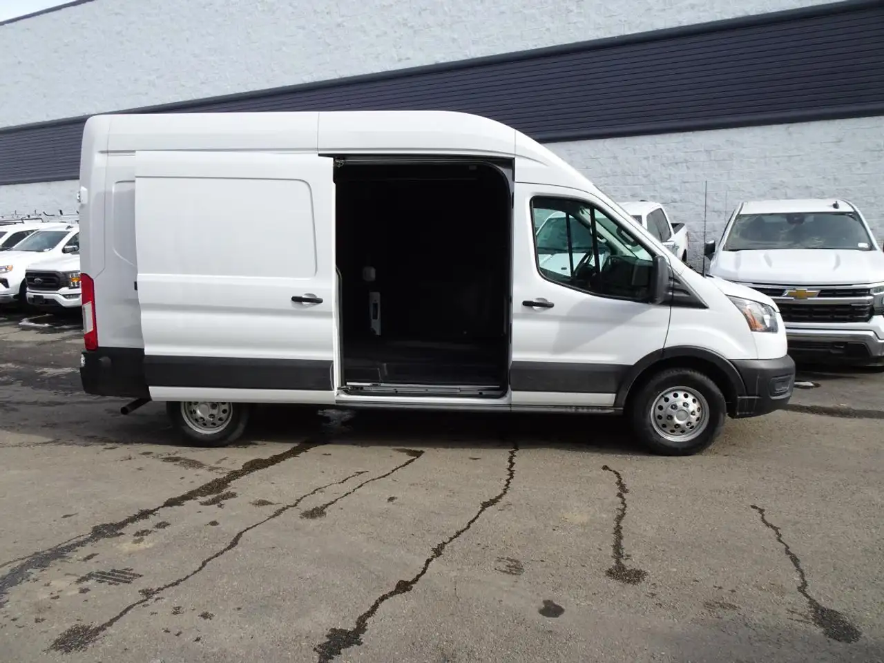 Ford Transit Cargo Van снимка Ford Transit Cargo Van