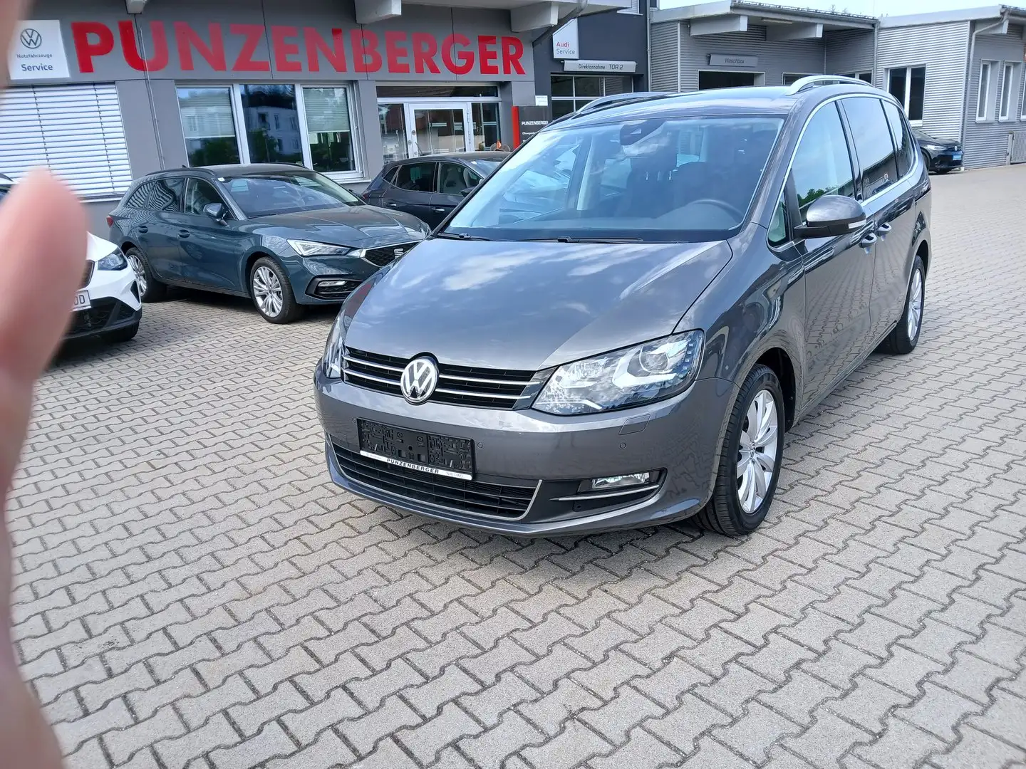 Volkswagen Sharan Business+ TDI SCR 7-Sitzer Grau - 1