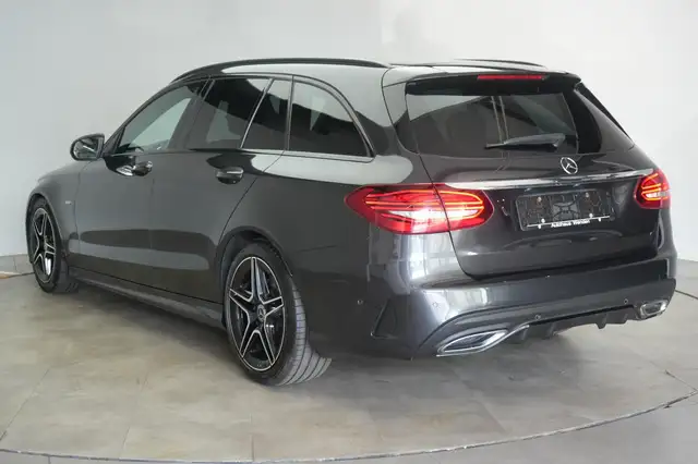 Mercedes-Benz C-Class view 4