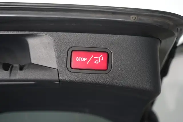 Mercedes-Benz C-Class view 8