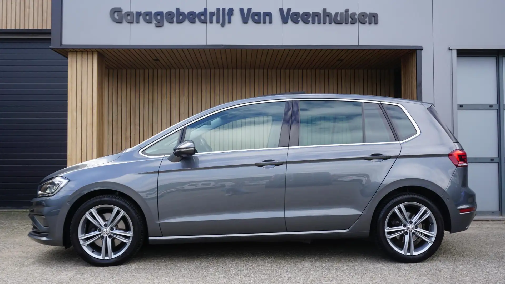 Volkswagen Golf Sportsvan 1.5 TSI 150pk DSG Highline Executive Pano.dak LED Gris - 2