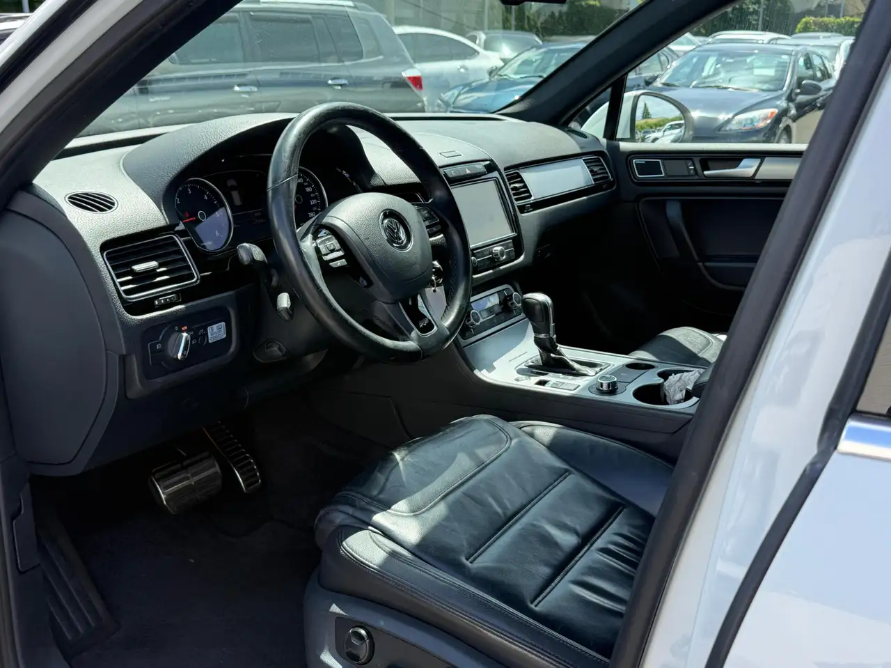 Volkswagen Touareg снимка Volkswagen Touareg