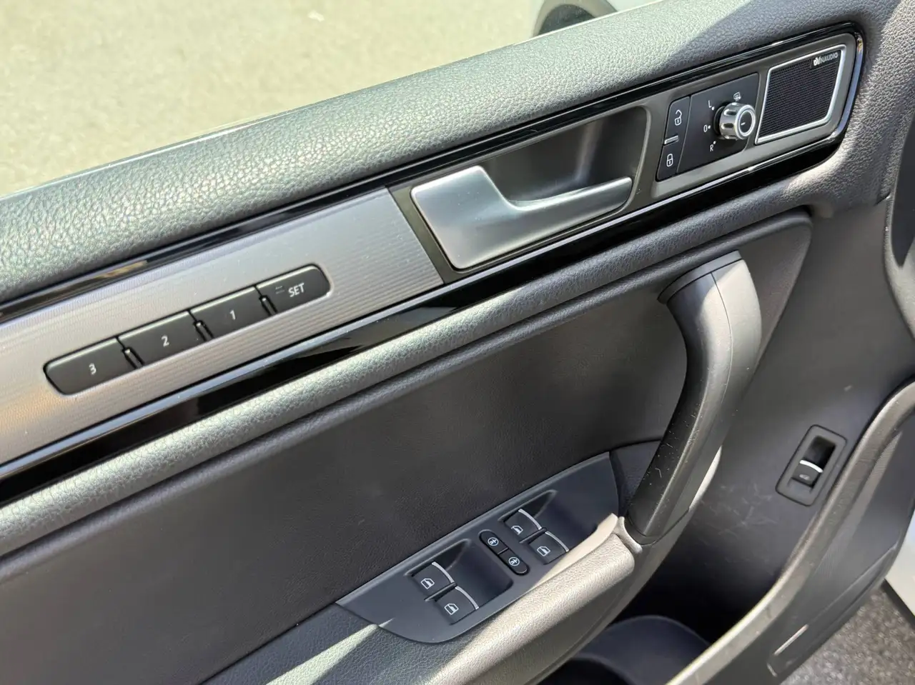 Volkswagen Touareg снимка Volkswagen Touareg